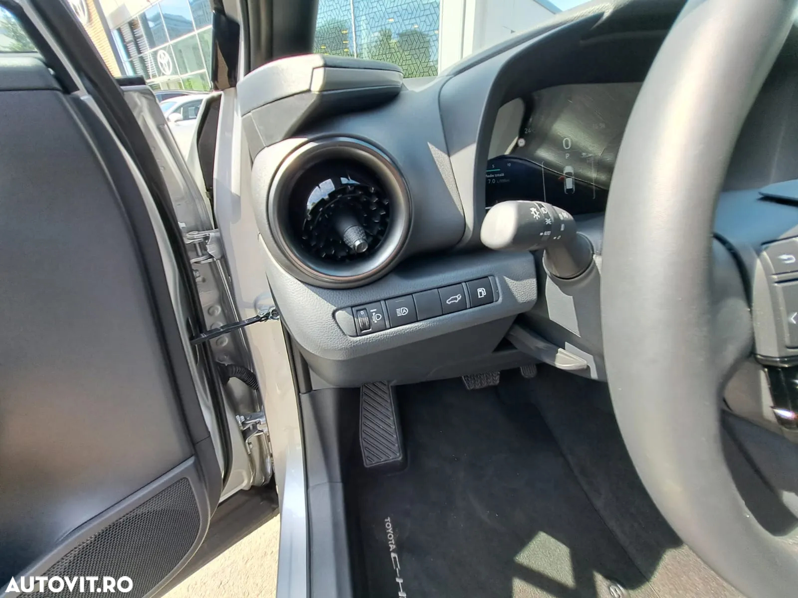 Toyota C-HR 1.8 HEV 140 CP 4x2 CVT Exclusive - 12