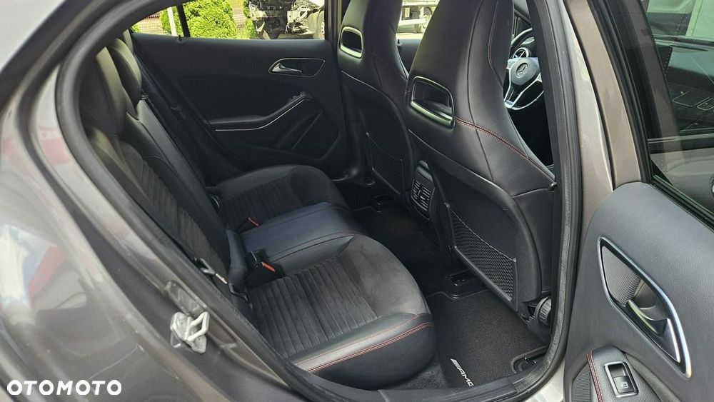 Mercedes-Benz GLA 250 4-Matic AMG Line - 18