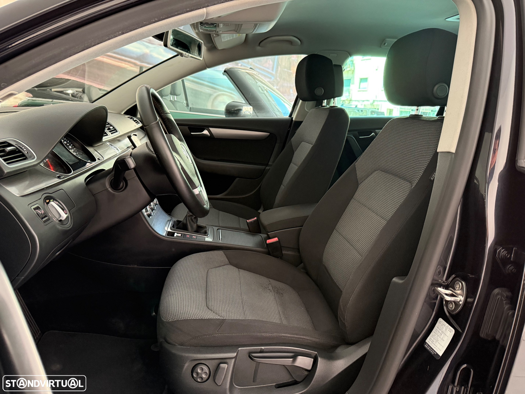 VW Passat Variant 2.0 TDi Confortline - 9