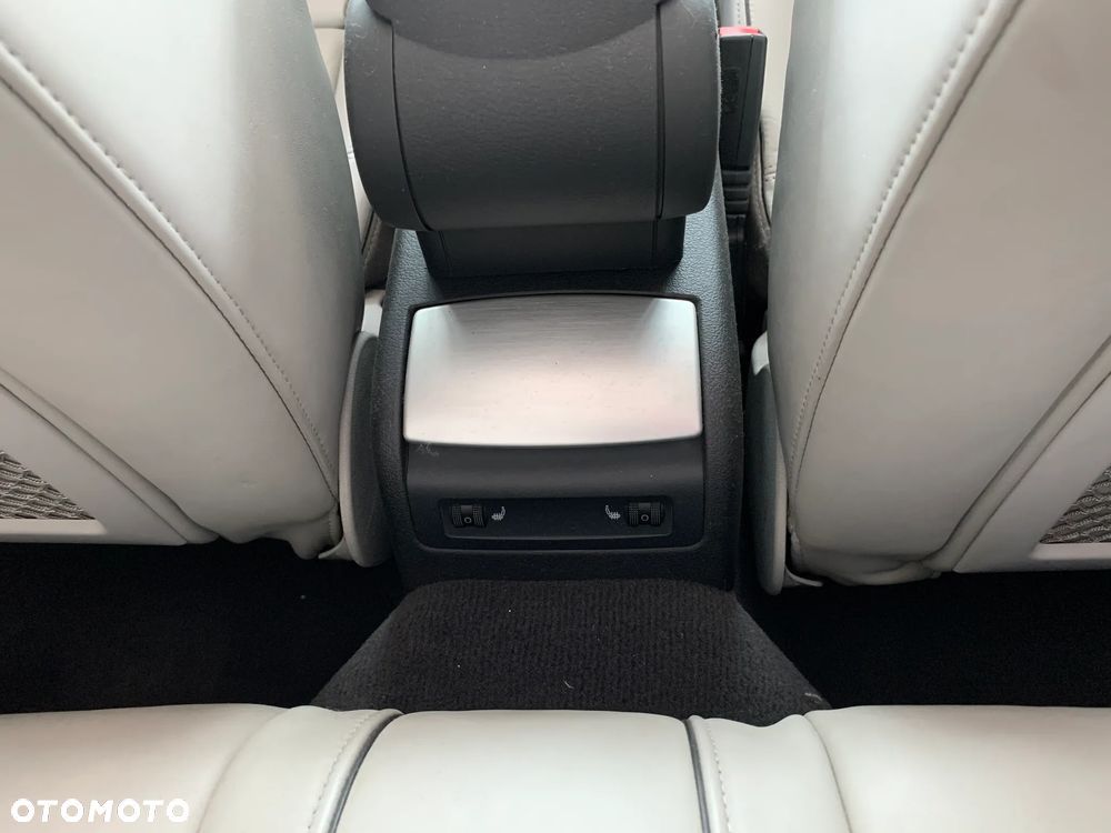 Audi RS4 Limousine Standard - 31