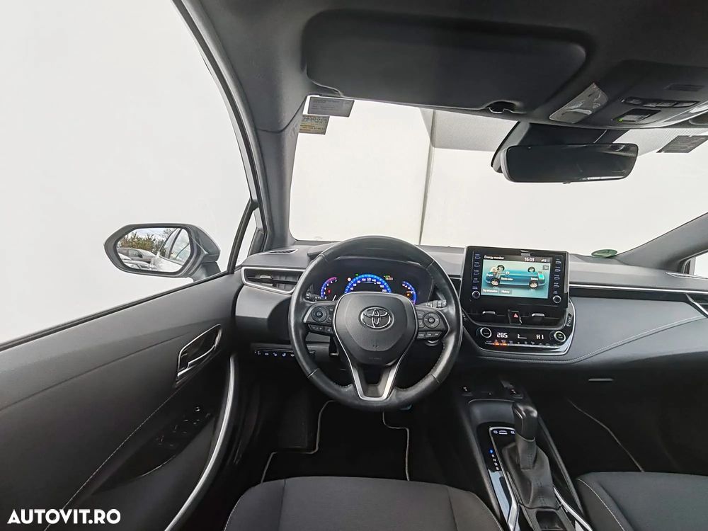 Toyota Corolla 1.8 Hybrid Team Deutschland - 13