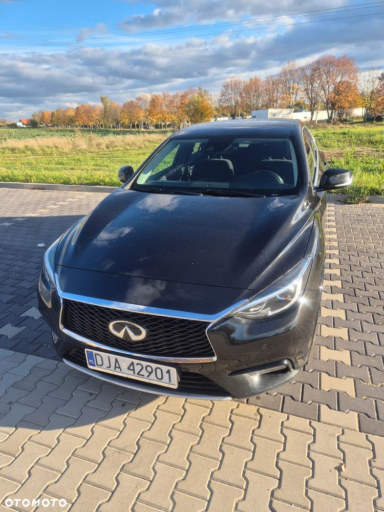 Infiniti Q30 - 5