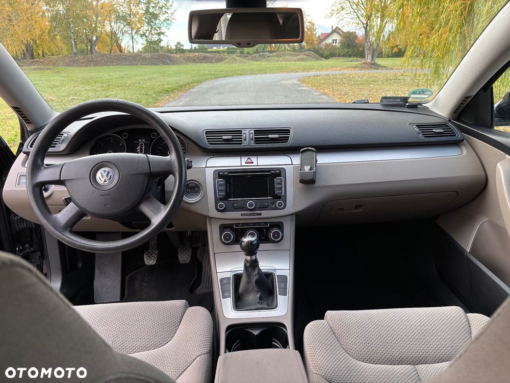 Volkswagen Passat 1.6 TDI DPF BlueMot Comfortline - 10