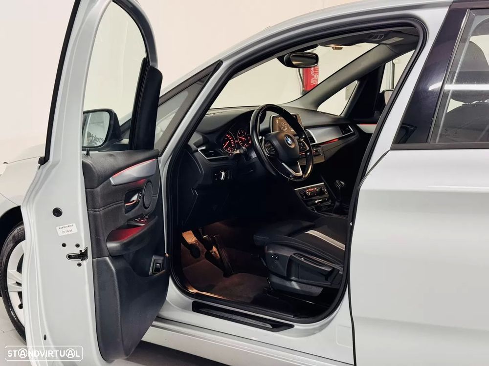 BMW 216 Active Tourer d Line Sport - 24