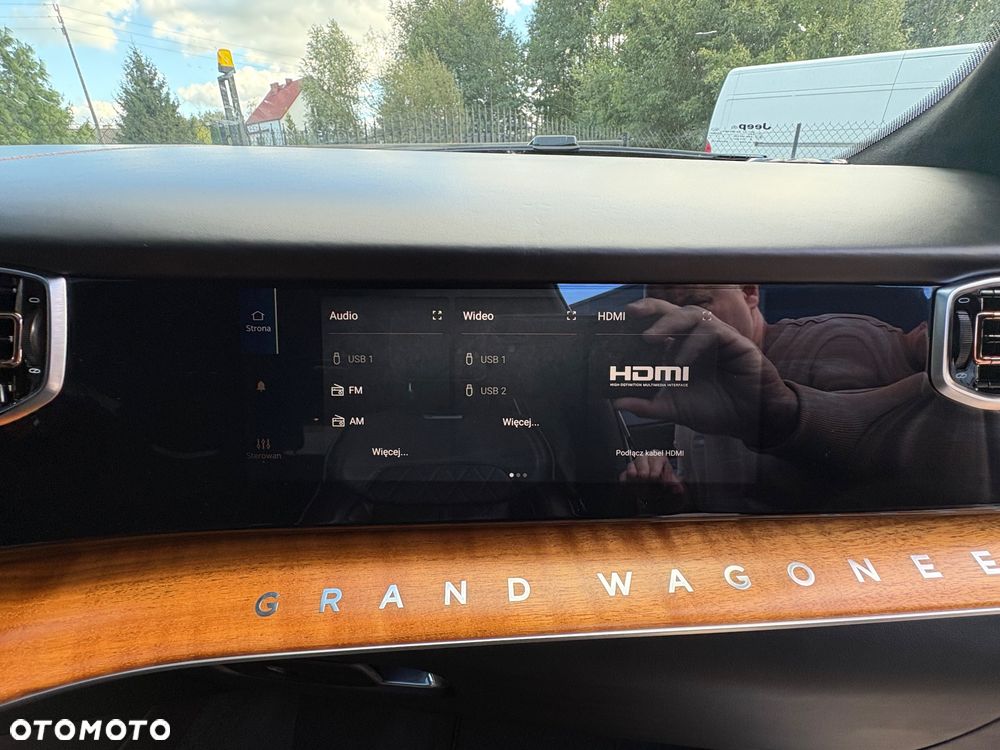 Jeep Grand Wagoneer - 34