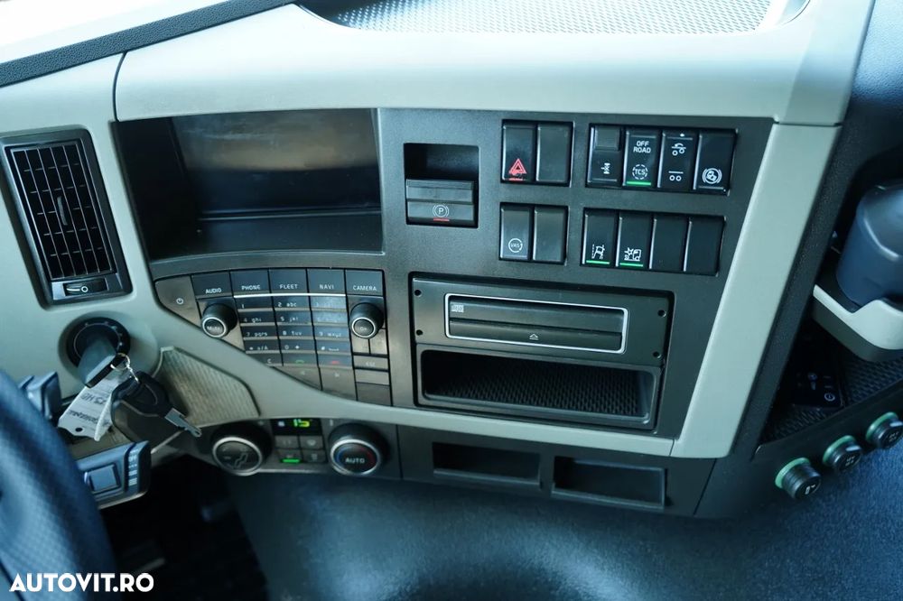 Volvo FM 370 / SOLO / CORTINĂ - 9,1 M / 6X2 / DHOLLANDIA LIFT - 2.000 KG / PODEA REZISTENTĂ / AER CONDIȚIONAT PARCARE / I-SHIFT / EURO 6 - 33
