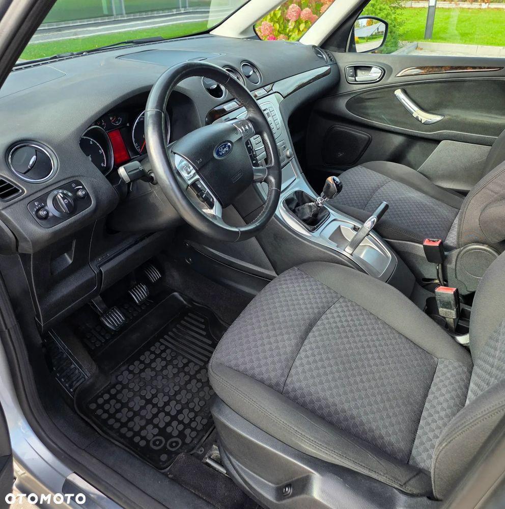 Ford Galaxy - 13