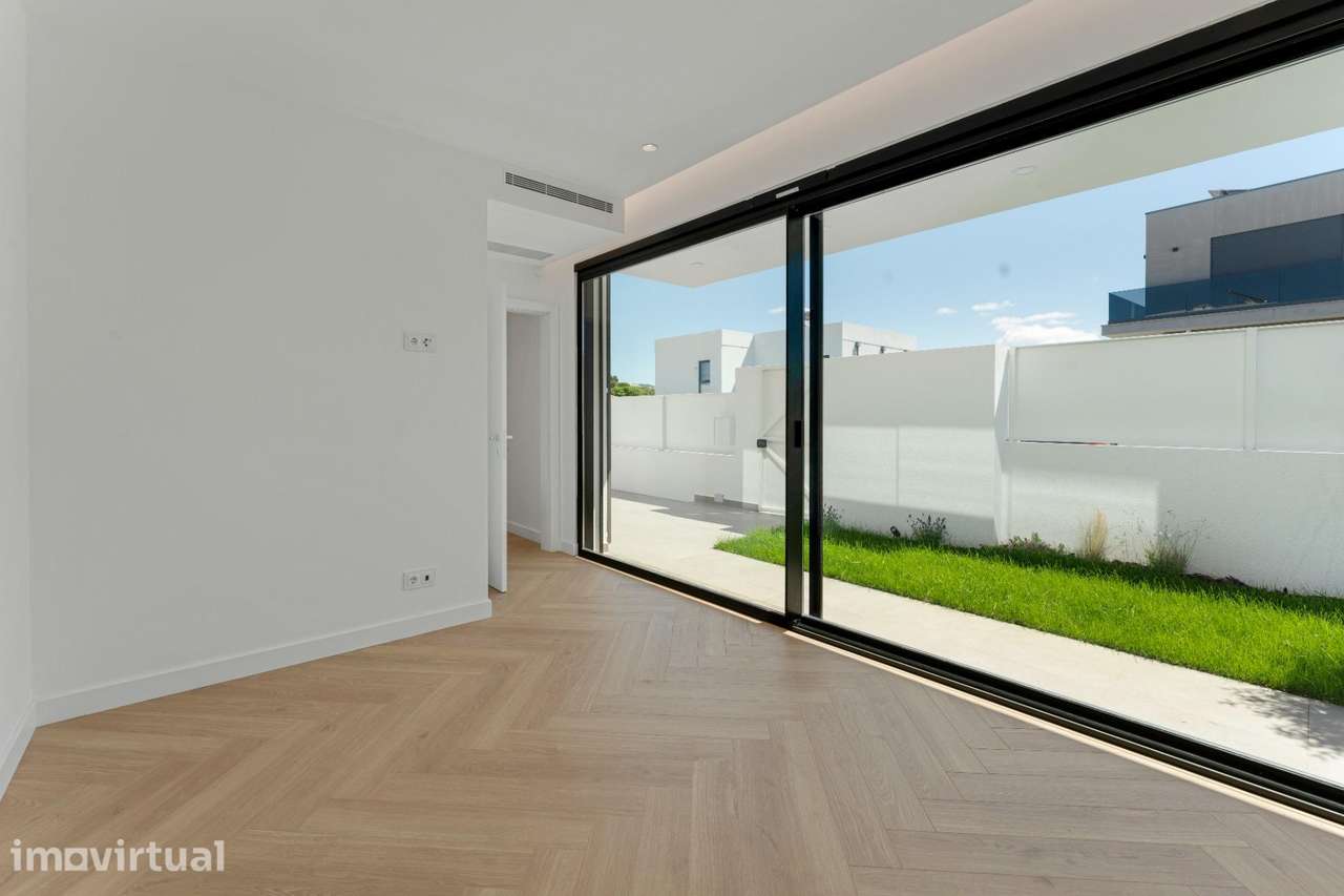 Moradia T4 Independente com Piscina e 4 Suites em Alcabideche, Cascais - Grande imagem: 4/48