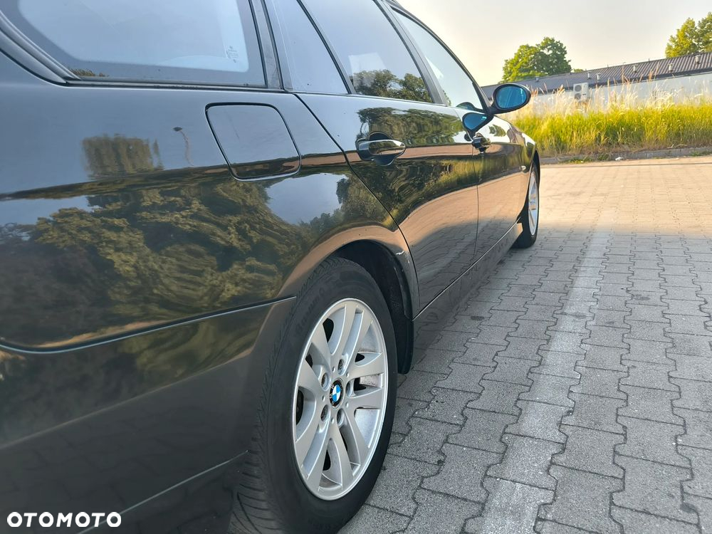 BMW Seria 3 318d DPF Touring - 13