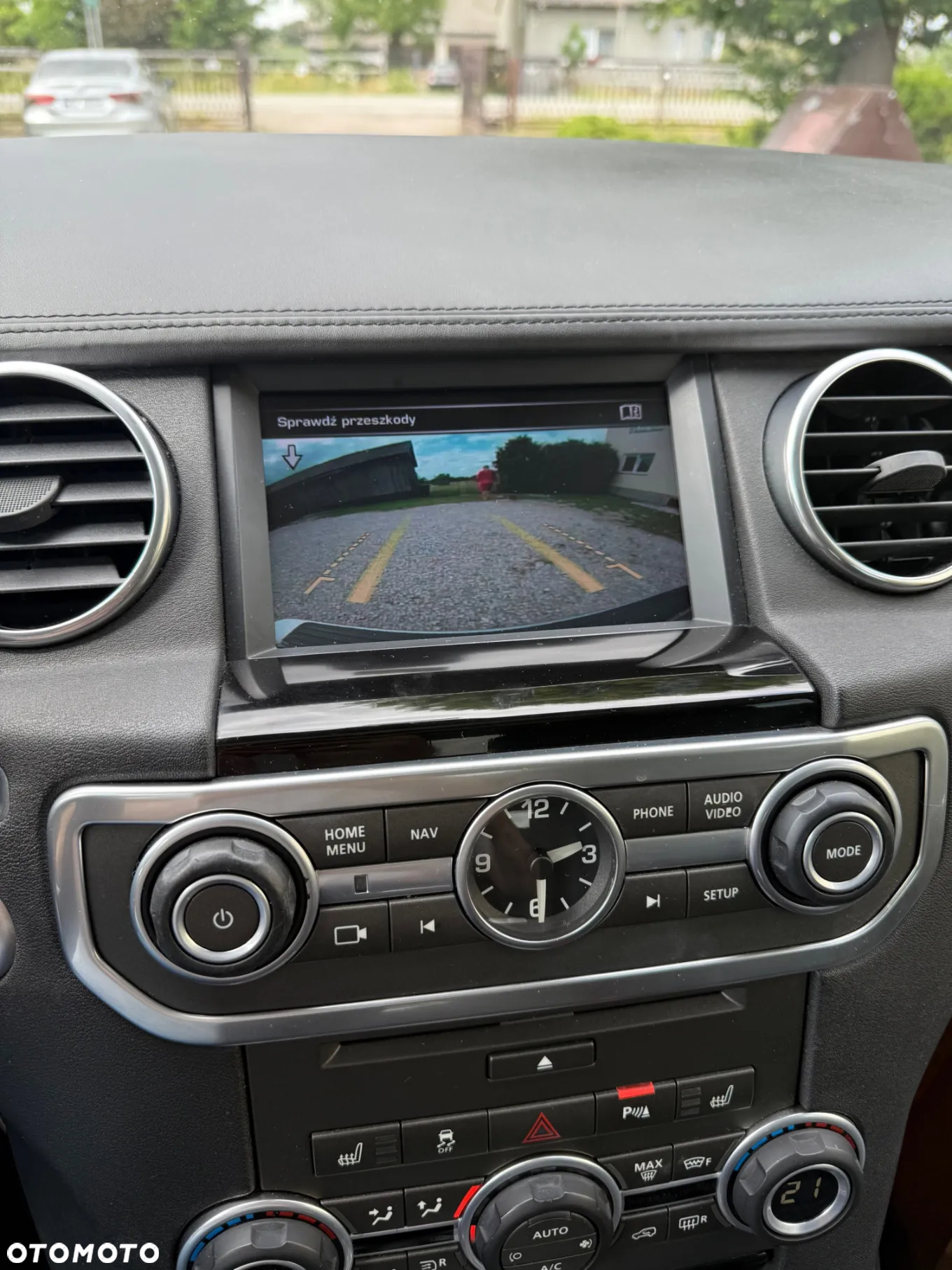 Land Rover Discovery 3.0 Si6 HSE Luxury - 24