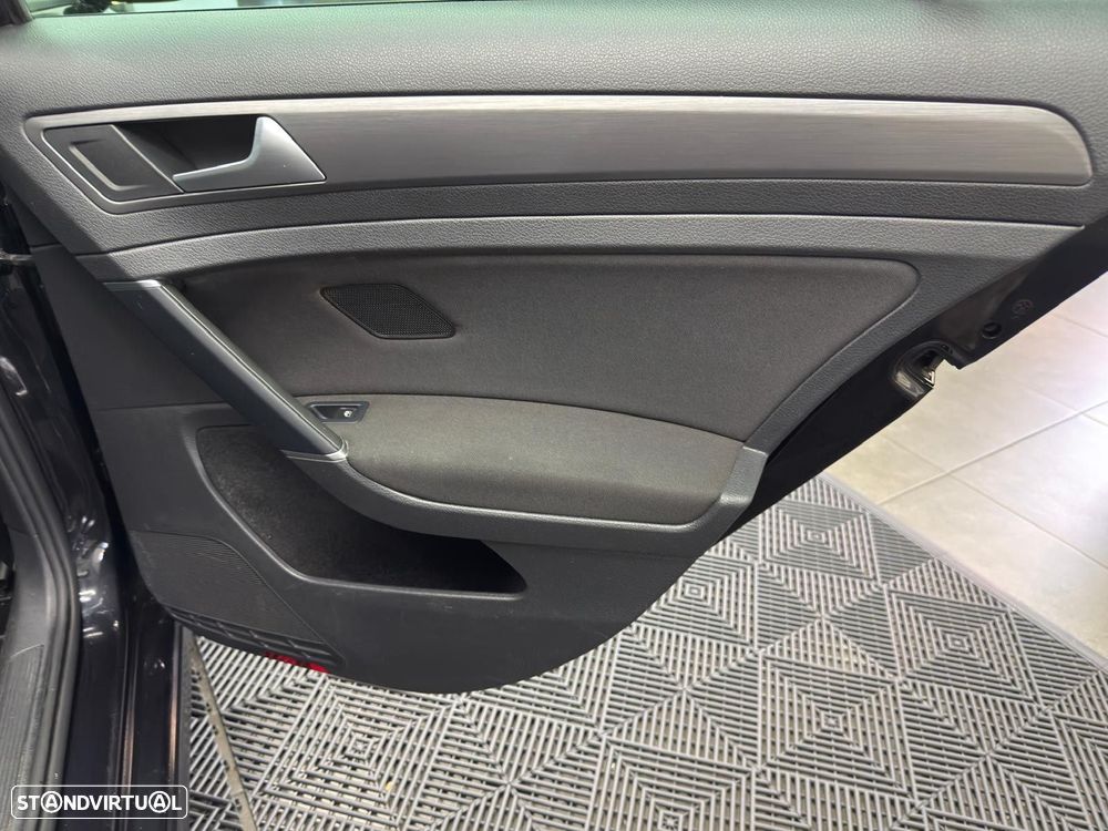 VW e-Golf AC/DC - 34