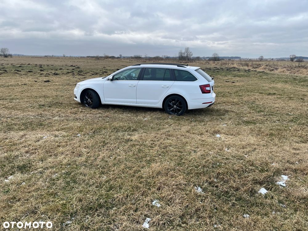 Skoda Octavia Combi 2.0 TDI DSG Style - 25