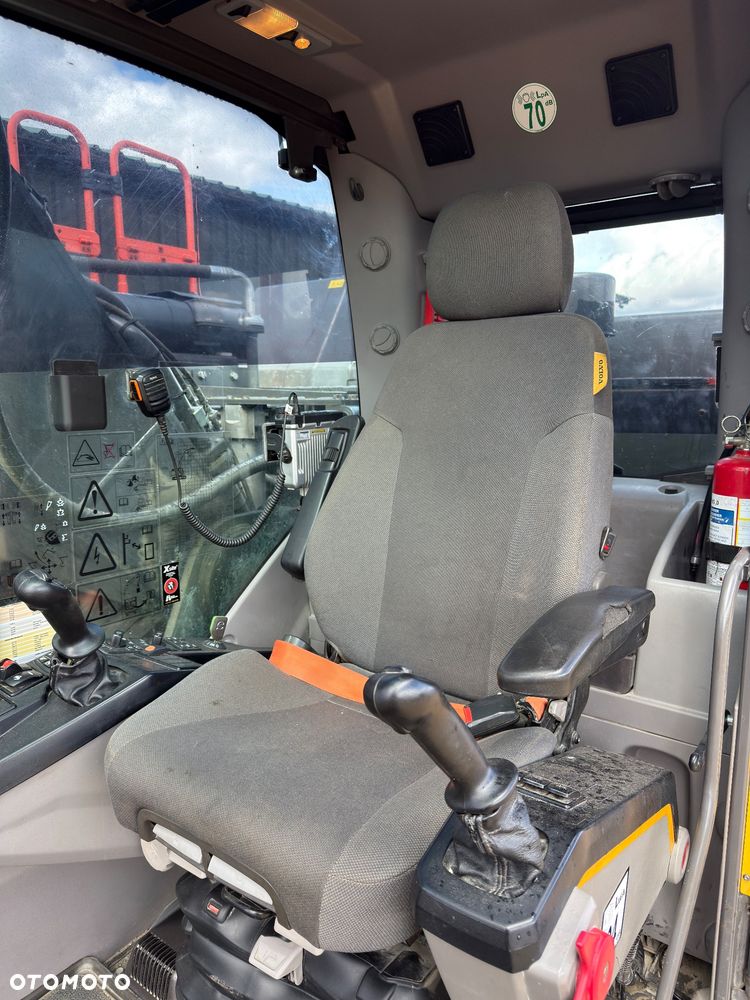 Volvo EC 300 EL - 30
