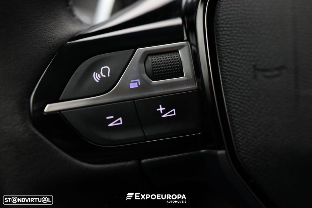 Peugeot 208 1.2 Hybrid Allure e-DCS6 - 13