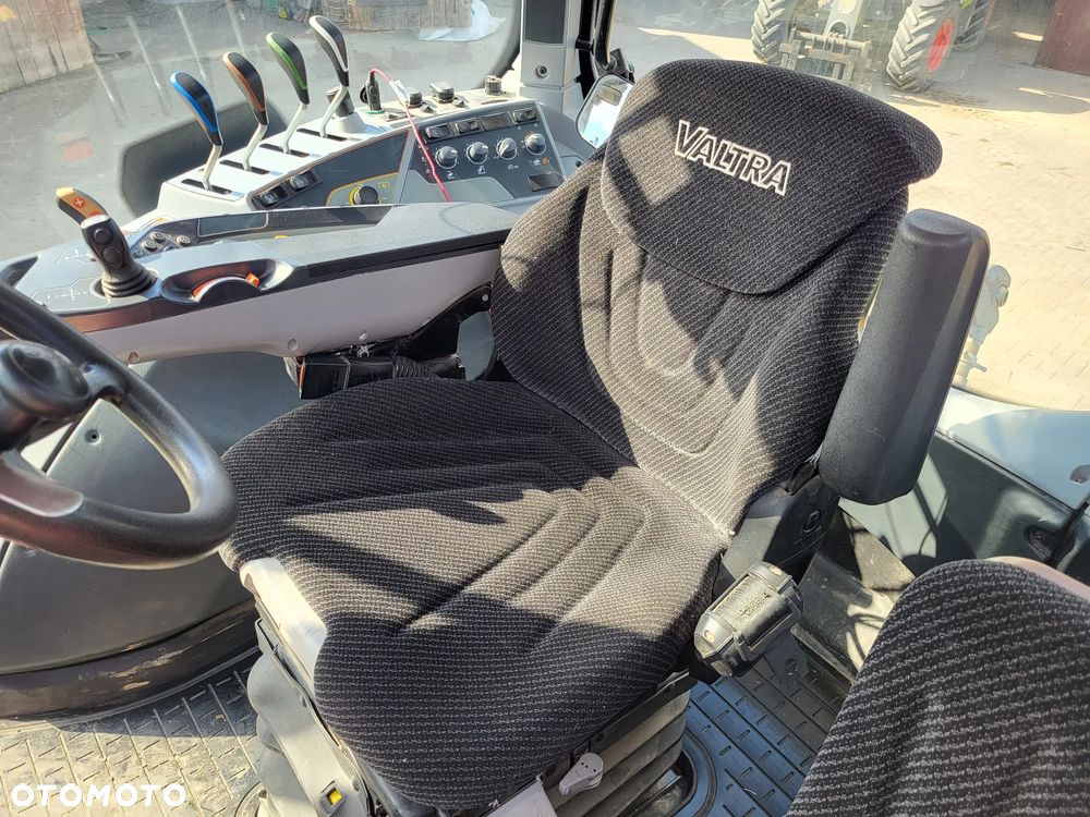Valtra T144 - 8