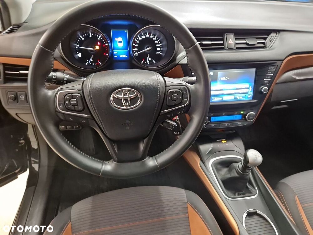 Toyota Avensis 2.0 D-4D Premium - 13