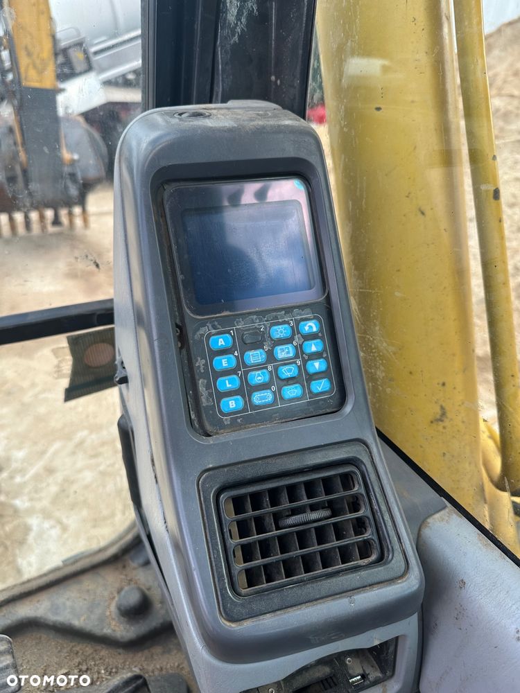 Komatsu PC180 - 8