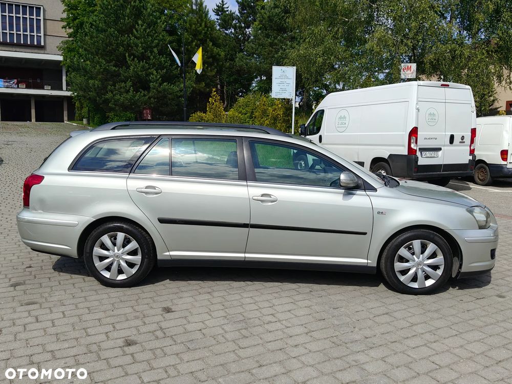 Toyota Avensis 2.0 D-4D Premium - 2