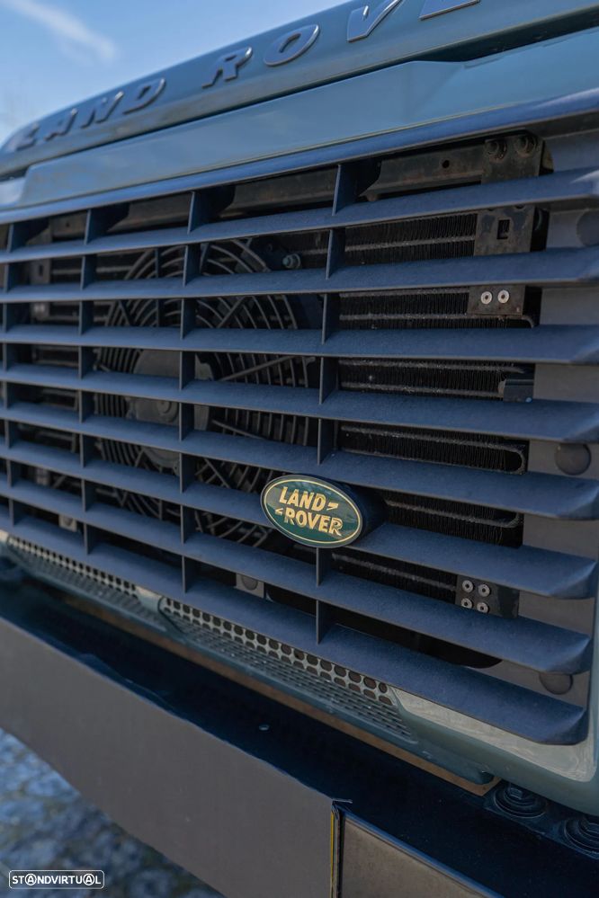 Land Rover Defender - 2