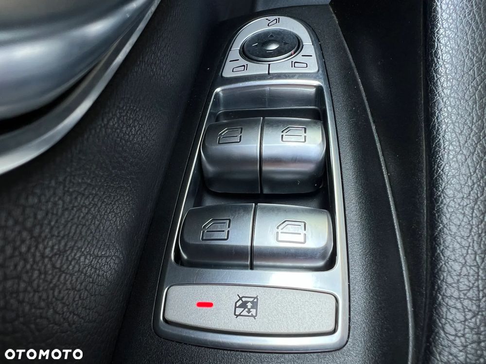 Mercedes-Benz Klasa E 220 d 9G-TRONIC - 35