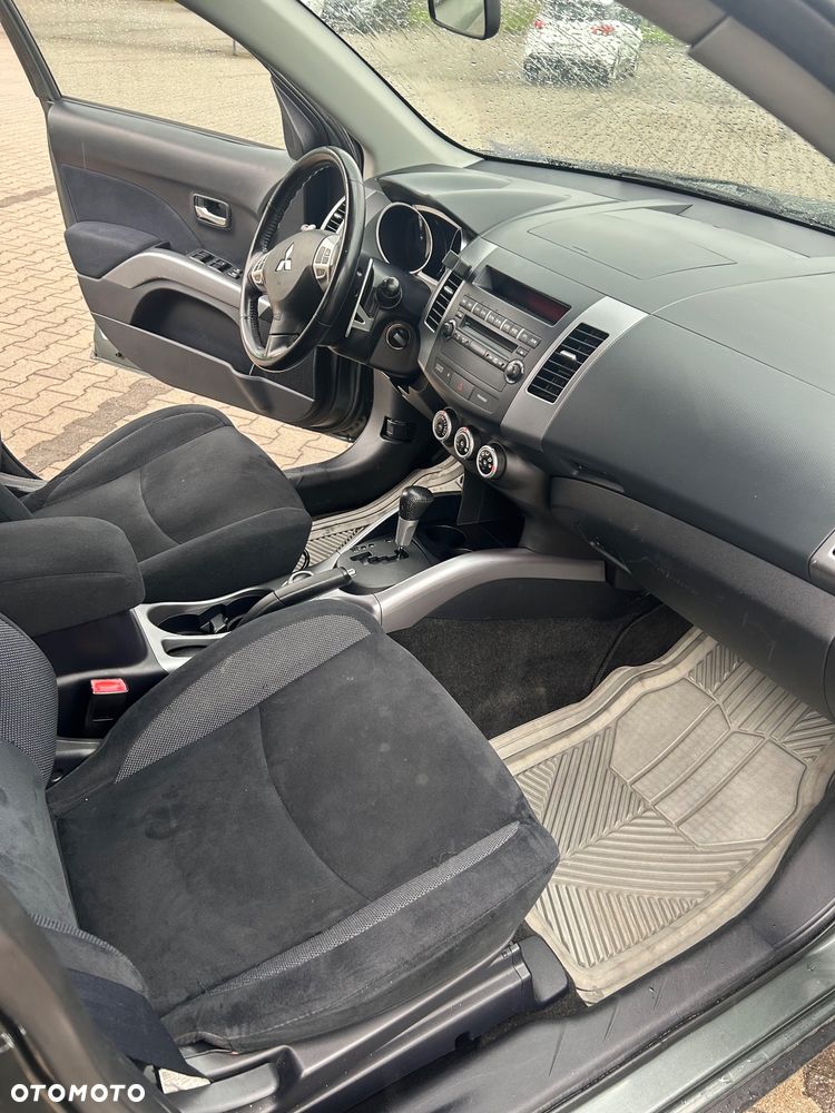 Mitsubishi Outlander 3.0 V6 XLS - 6