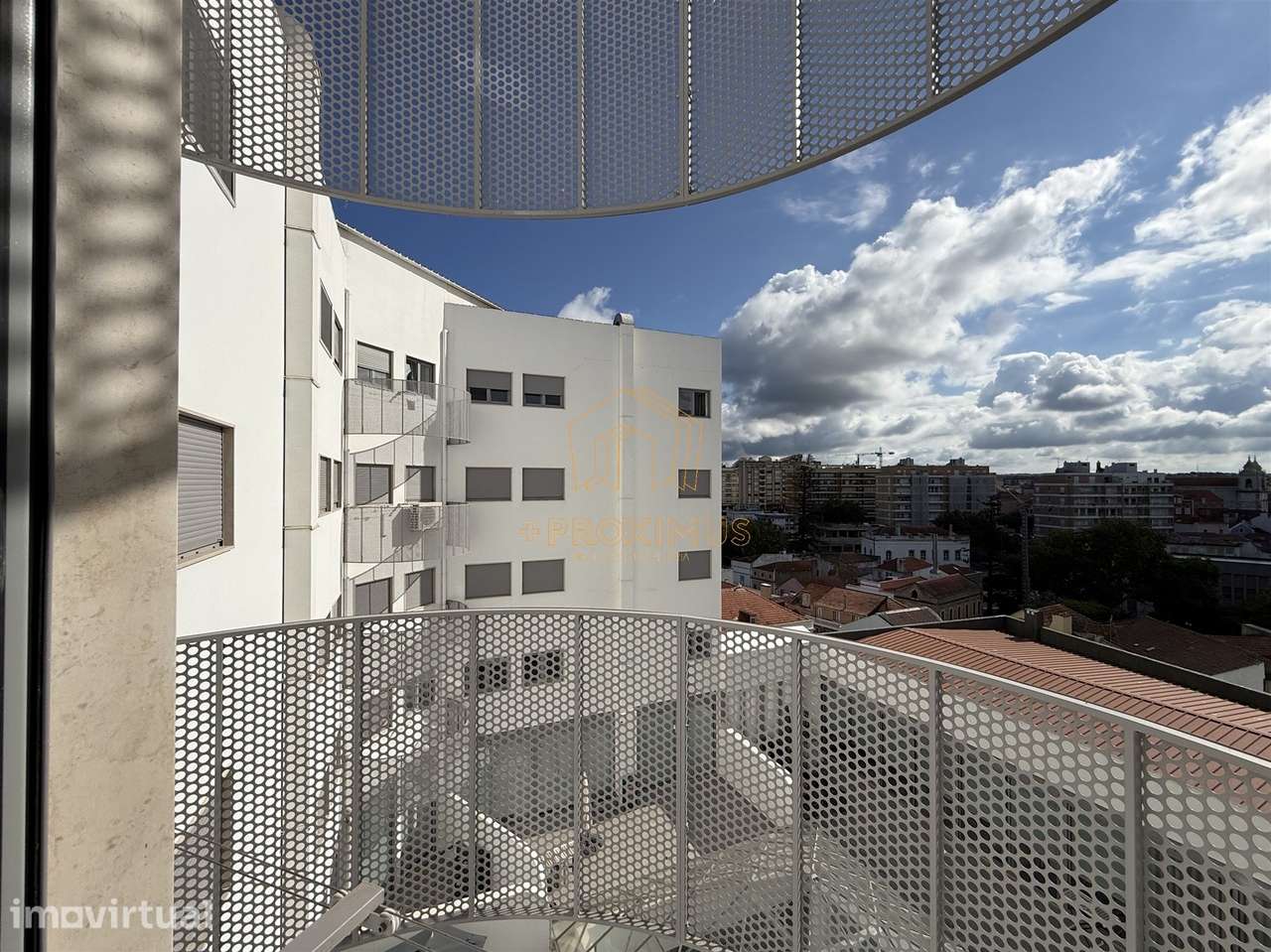 Apartamento T0 c/ parqueamento junto ao casino - Grande imagem: 2/15