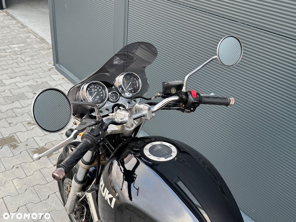Suzuki GSX - 18