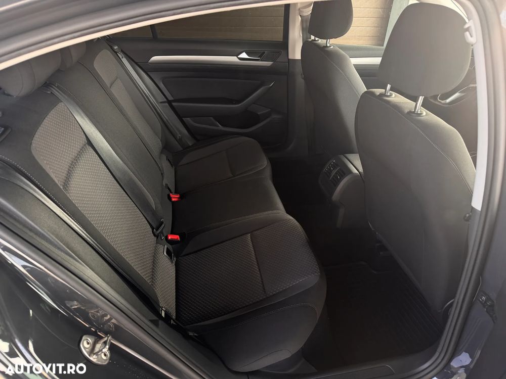 Volkswagen Passat - 28