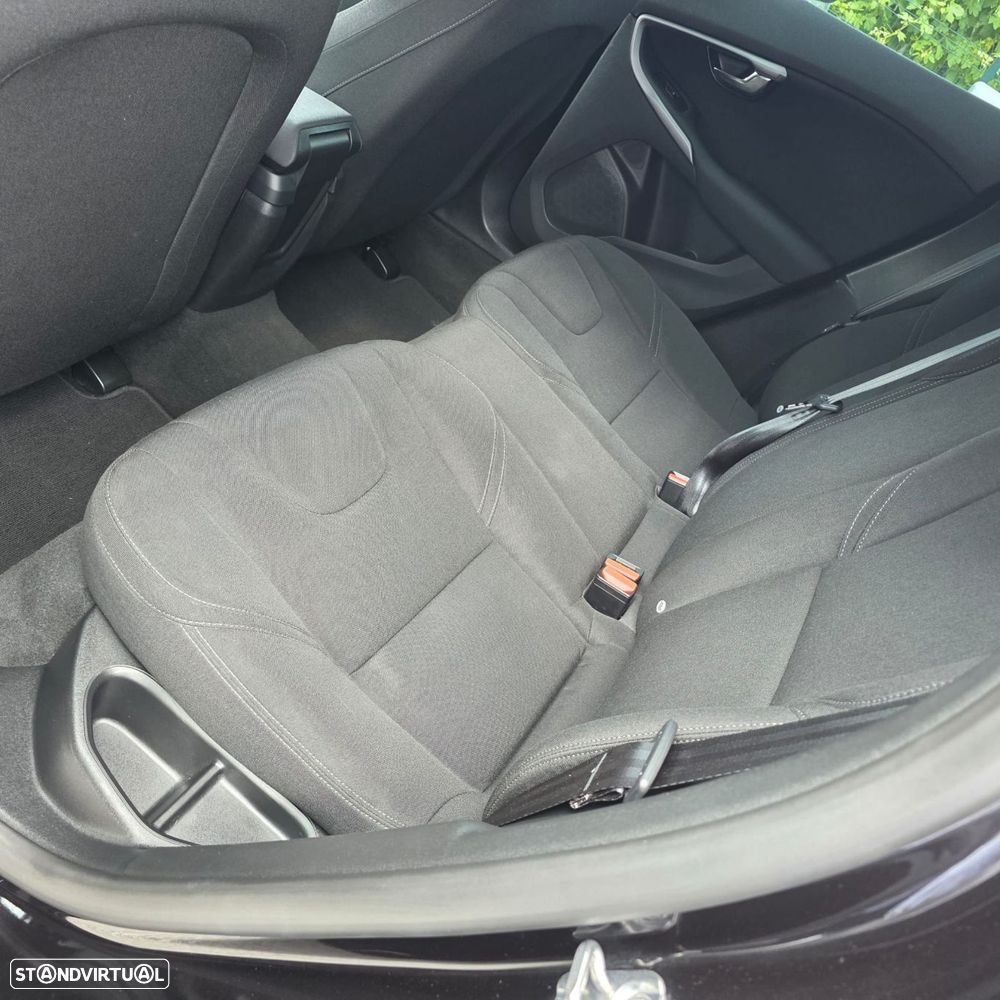 Volvo V40 Cross Country 2.0 D2 Momentum - 34
