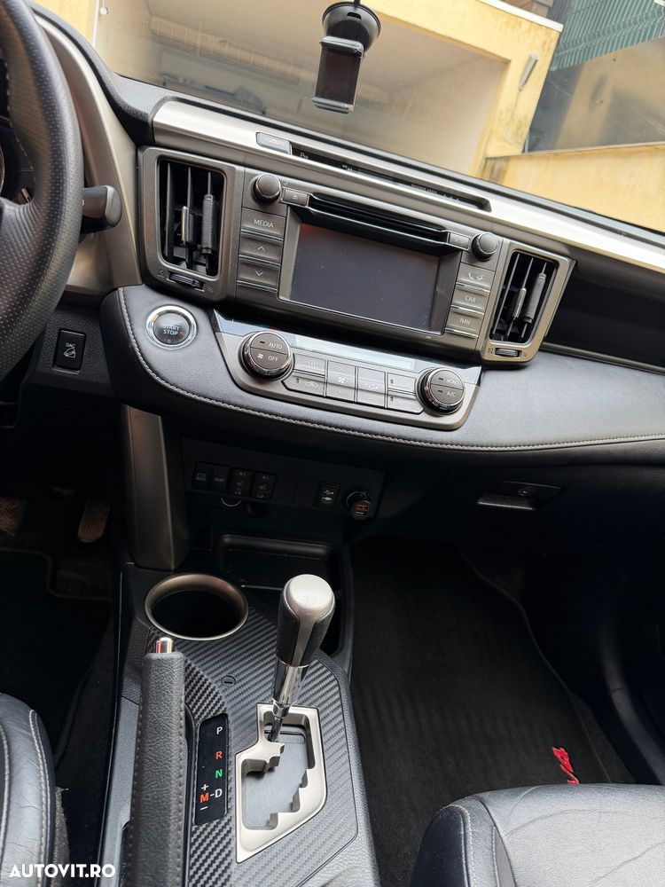 Toyota RAV4 2.2 D-4CAT 4WD Aut Luxury 18" - 8