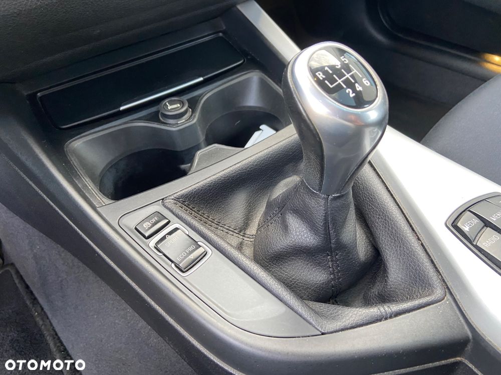 BMW Seria 1 118i Sport Line - 24