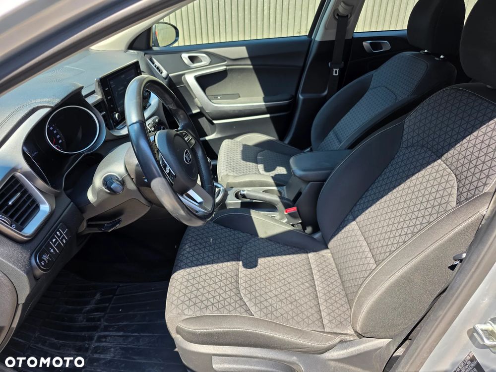 Kia Ceed 1.6 CRDi mHEV M - 9