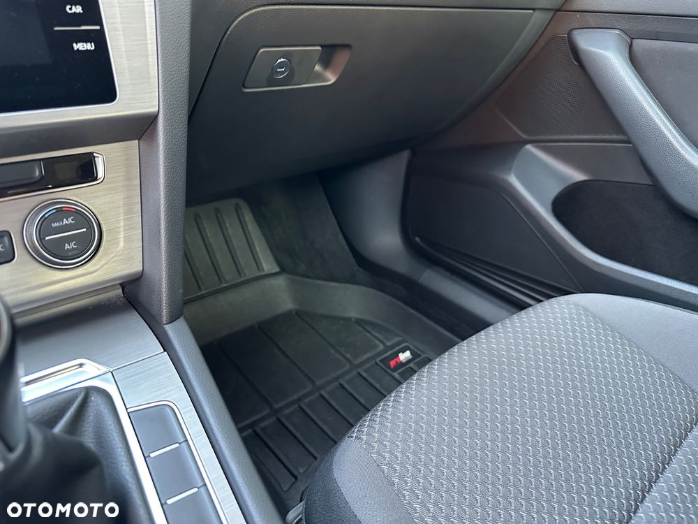 Volkswagen Passat 1.4 TSI BMT Comfortline - 17