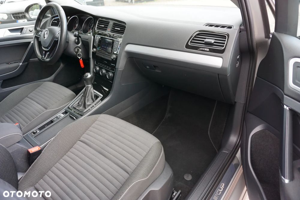 Volkswagen Golf 2.0 TDI BlueMotion Technology Cup - 16
