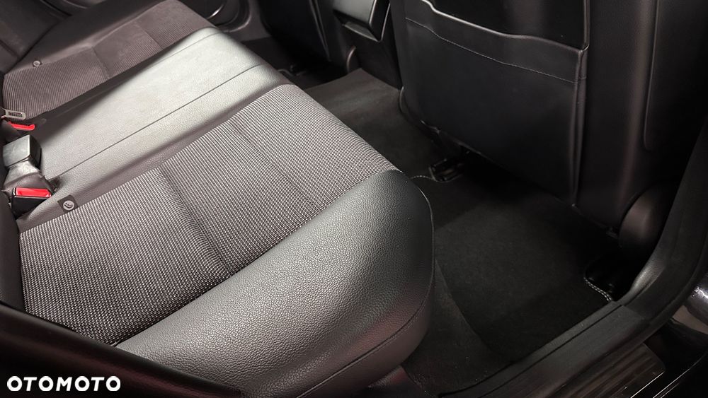 Mercedes-Benz Klasa C 180 BlueEFFICIENCY Avantgarde - 24