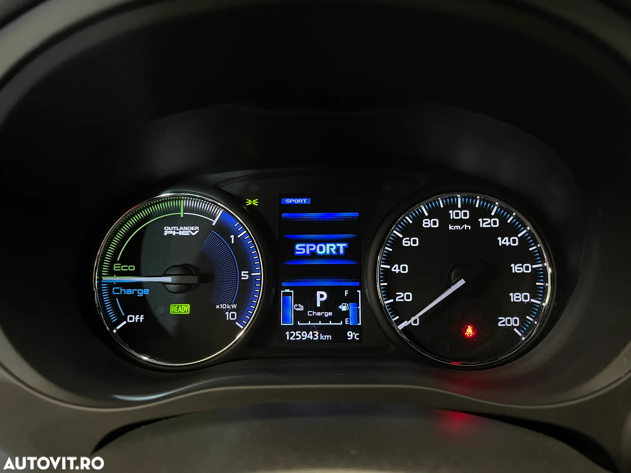 Mitsubishi Outlander 2.4 4WD Plug-In Hybrid Top - 32