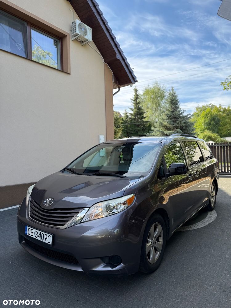 Toyota Sienna 3.5 V6 - 7