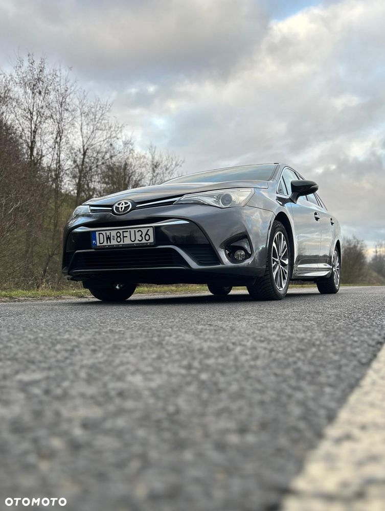 Toyota Avensis 1.8 Premium - 1