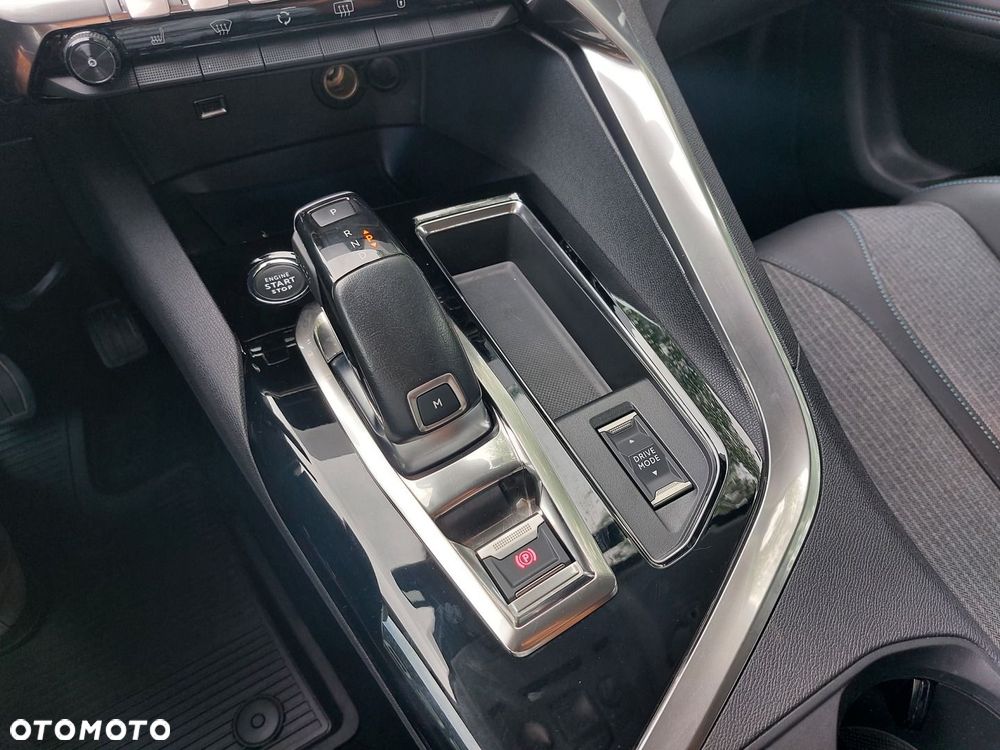 Peugeot 3008 1.2 PureTech Allure Pack S&S EAT8 - 23