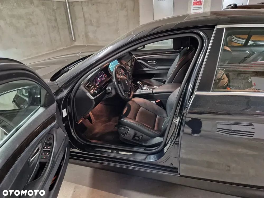 BMW Seria 5 525d xDrive - 21