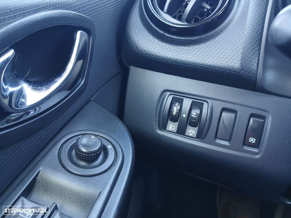 Renault Clio Sport Tourer 0.9 TCE Dynamique S - 19