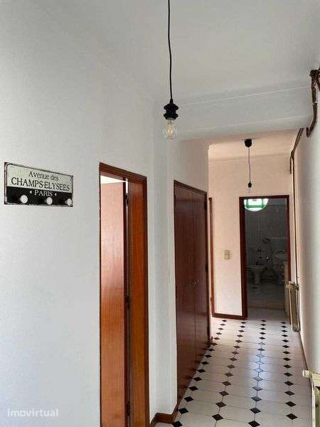 Apartamento T2 com Garagem - São Martinho do Bispo - Grande imagem: 3/12