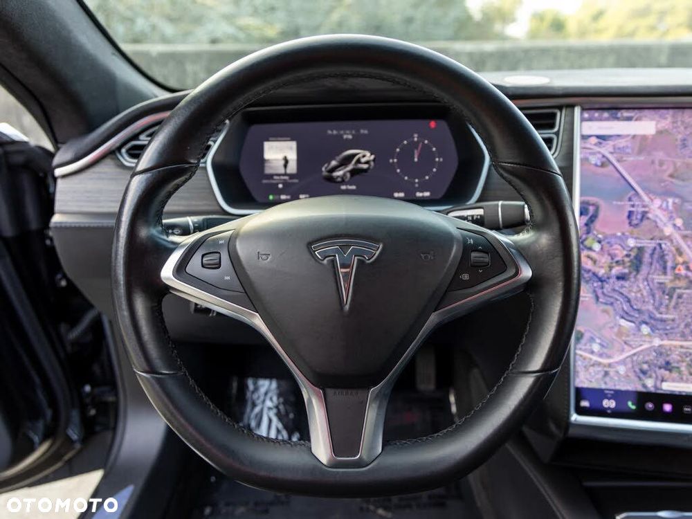 Tesla Model S - 8