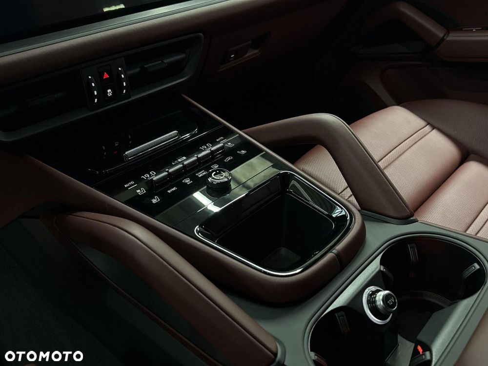 Porsche Cayenne - 22