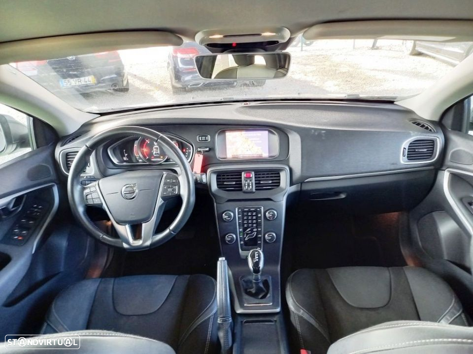 Volvo V40 2.0 D2 Momentum Geartronic - 32