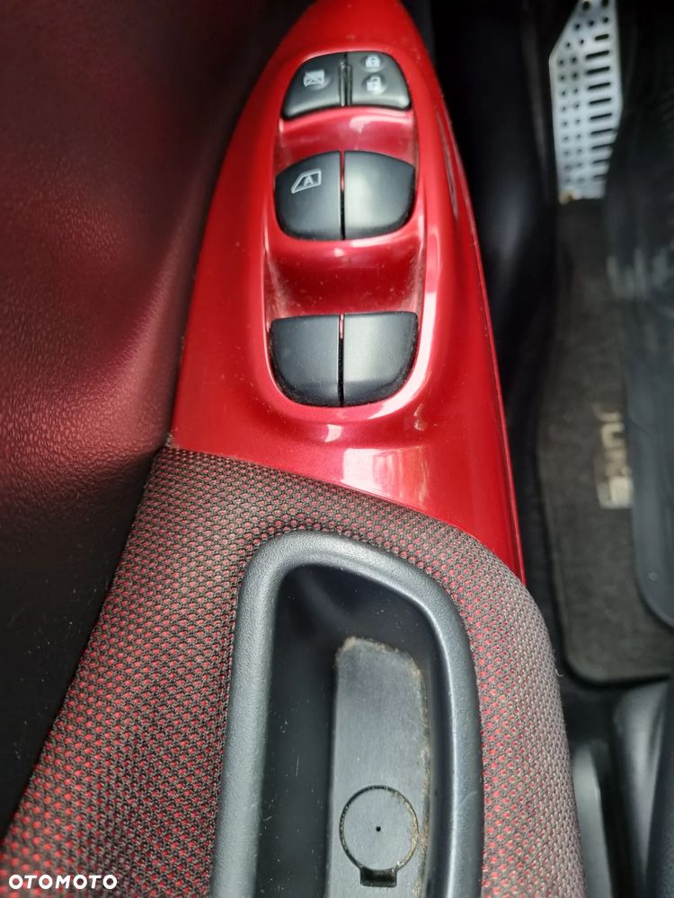 Nissan Juke 1.6 DIG-T ALL-MODE 4x4i CVT Shiro - 30