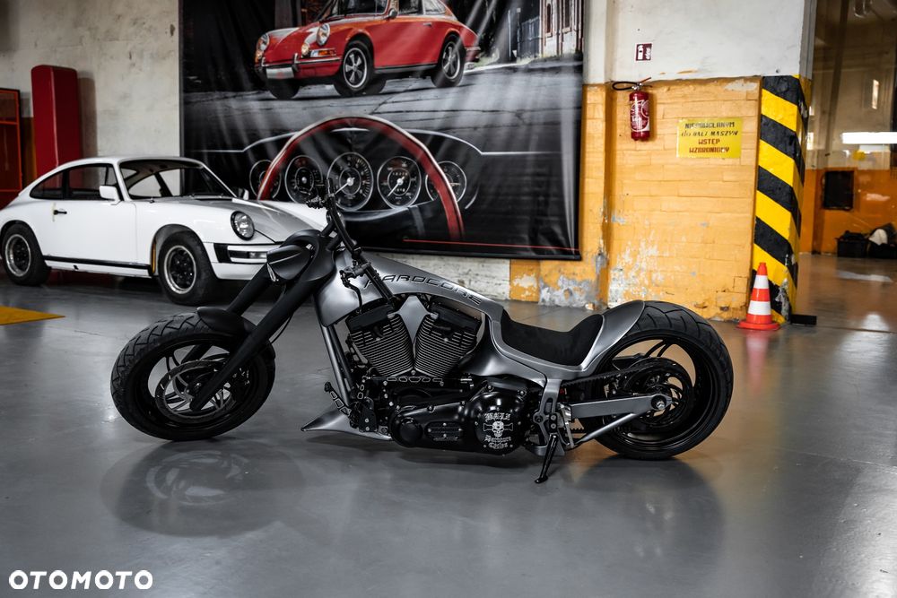 Harley-Davidson Softail Custom - 3