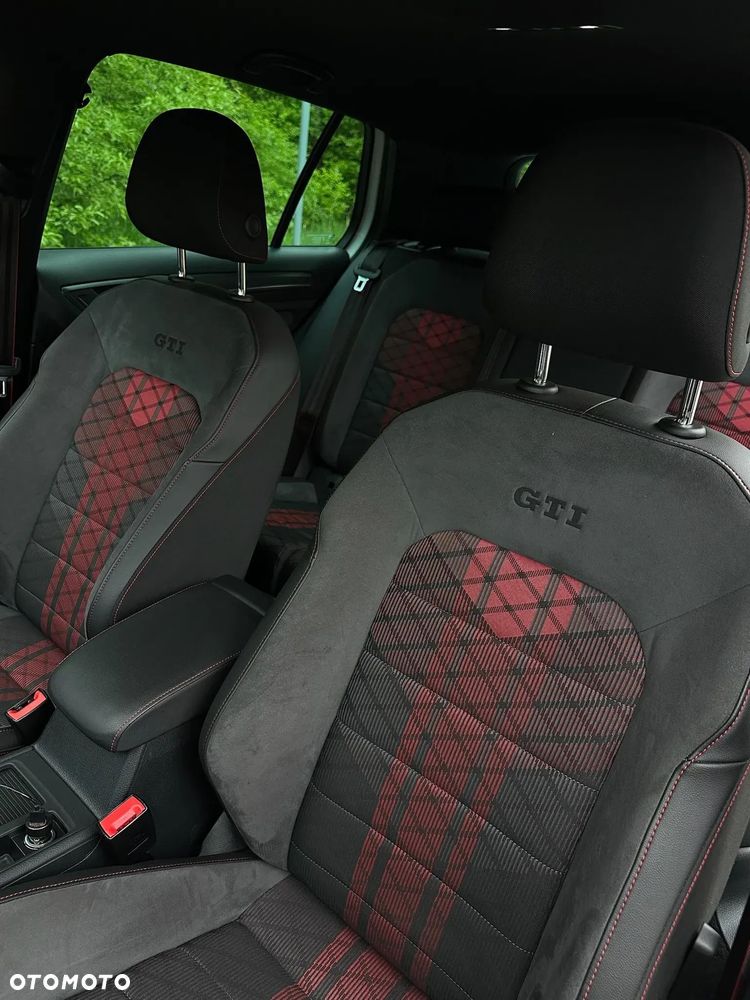 Volkswagen Golf - 12