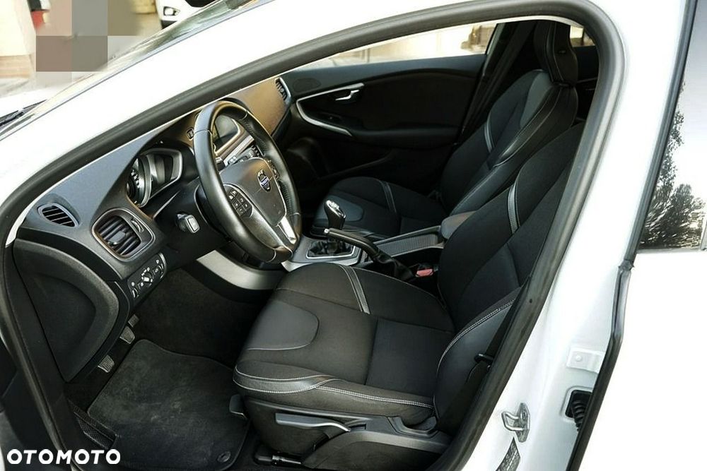 Volvo V40 D2 - 11