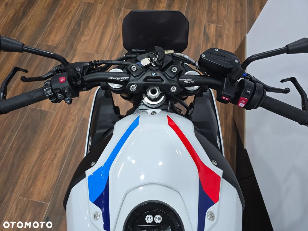 BMW S - 5